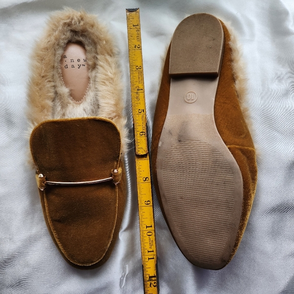 A New Day slip on Faux Fur shoes size 10 - Picture 2 of 5